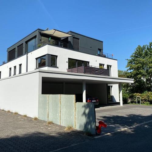 Wohnhaus mit Carportanlage